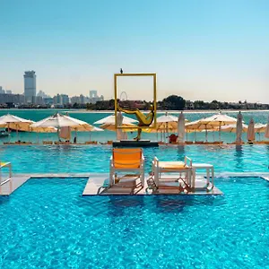 Resort C And The Palm
